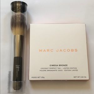 Marc Jabos Bronzer & It Cosmetics Wand Ball Brush